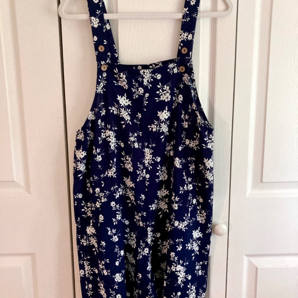 Floral Navy Blue and White Romper || Lepunuo - Picture 4 of 7